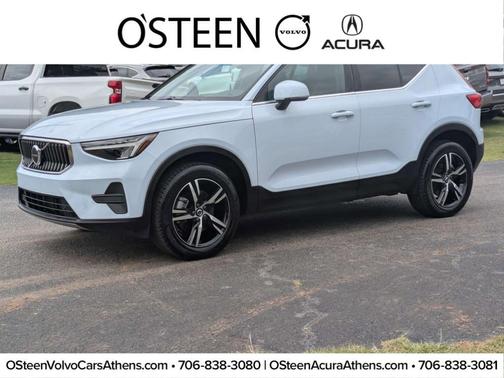 Cloud 9 White 2025 Volvo XC40 B5 Core Bright Theme