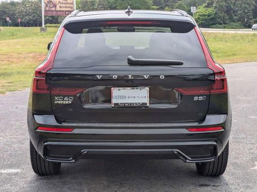 Onyx Black Metallic 2026 Volvo XC60 B5 Core