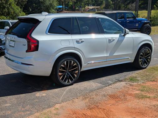 Crystal White Pearl 2026 Volvo XC90 B5 Core