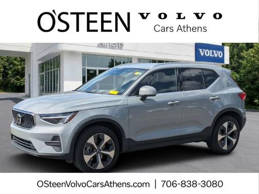 Metallic 2024 Volvo XC40 B5 Core