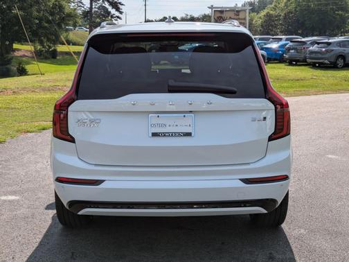Crystal White Pearl 2026 Volvo XC90 B6 Ultra 7-Seater