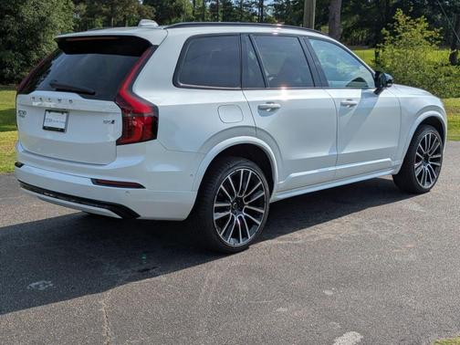 Crystal White Pearl 2026 Volvo XC90 B6 Ultra 7-Seater
