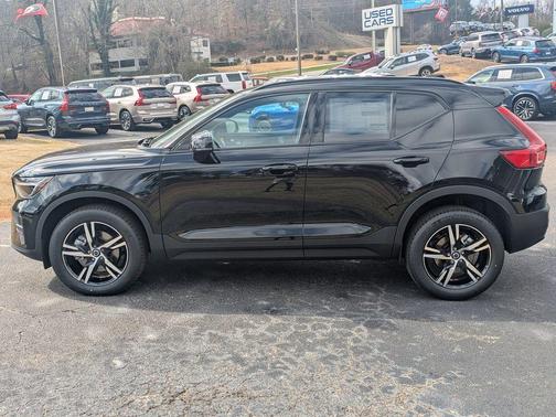 Onyx Black 2026 Volvo XC40 B5 Core