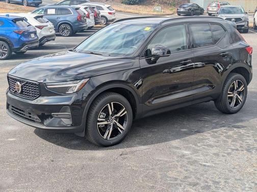 Onyx Black 2026 Volvo XC40 B5 Core