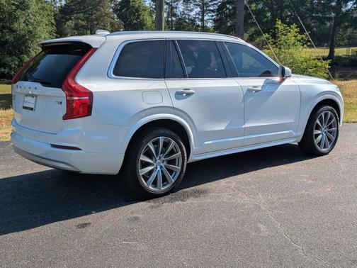 Crystal White 2023 Volvo XC60 B5 Plus Bright Theme