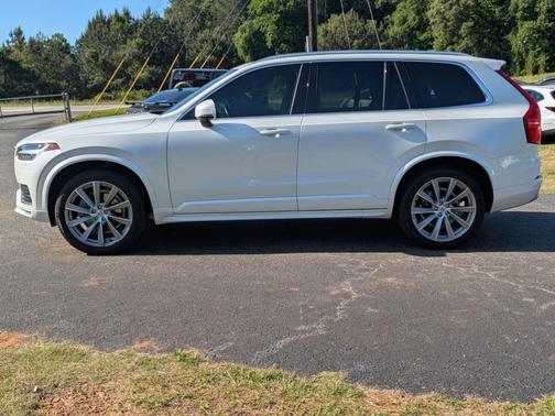 Crystal White 2023 Volvo XC60 B5 Plus Bright Theme