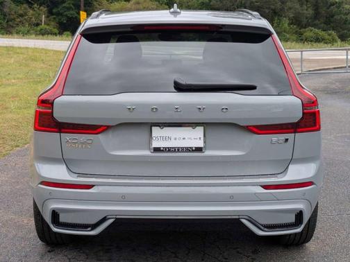 Metallic 2026 Volvo XC60 B5 Plus