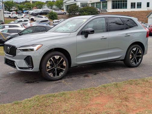 Metallic 2026 Volvo XC60 B5 Plus