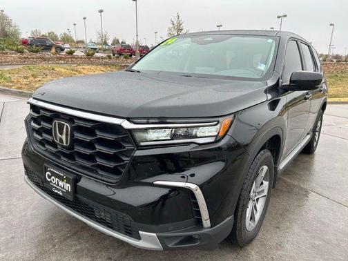 Crystal Black Pearl 2024 Honda Pilot EX-L 7-Passenger
