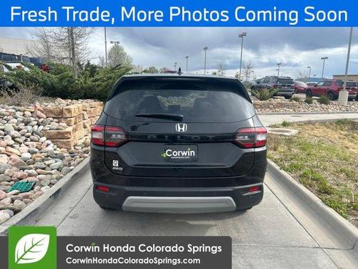 Crystal Black Pearl 2024 Honda Pilot EX-L 7-Passenger