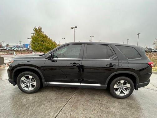 Crystal Black Pearl 2024 Honda Pilot EX-L 7-Passenger