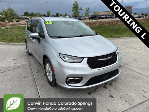 2023 Chrysler Pacifica Touring-L