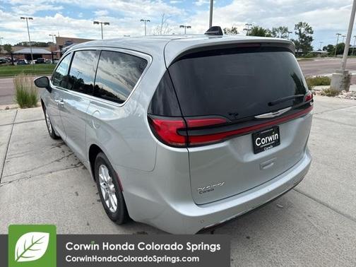 2023 Chrysler Pacifica Touring-L