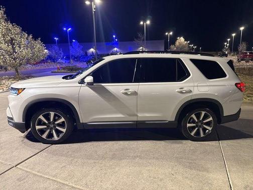 Platinum White Pearl 2025 Honda Pilot Touring