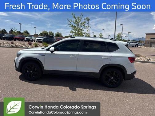 Pure White 2023 Volkswagen Taos 1.5T SE