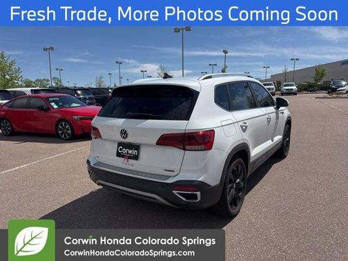 Pure White 2023 Volkswagen Taos 1.5T SE