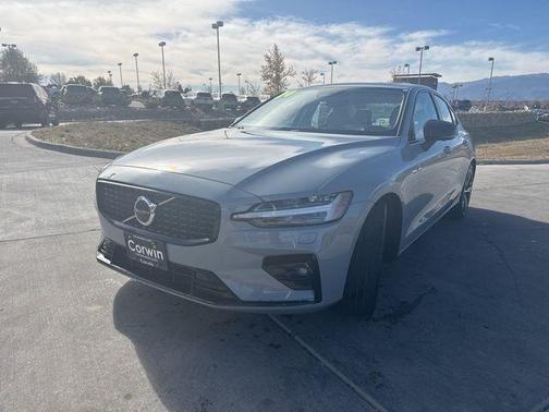 2024 Volvo S60 B5 Plus Dark Theme