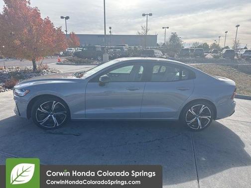 2024 Volvo S60 B5 Plus Dark Theme