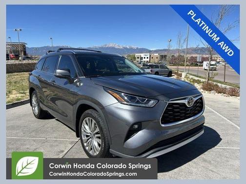 Magnetic Gray Metallic 2023 Toyota Highlander Platinum