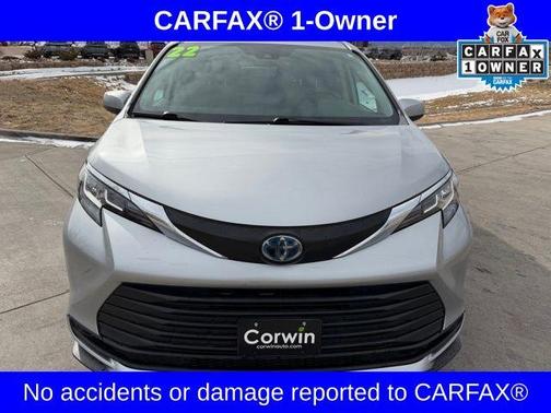 2022 Toyota Sienna LE