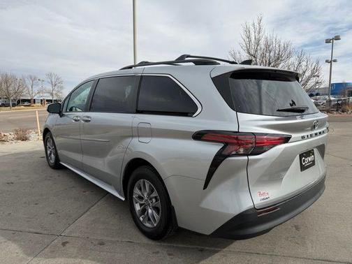 2022 Toyota Sienna LE