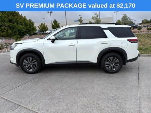 White 2024 Nissan Pathfinder SV