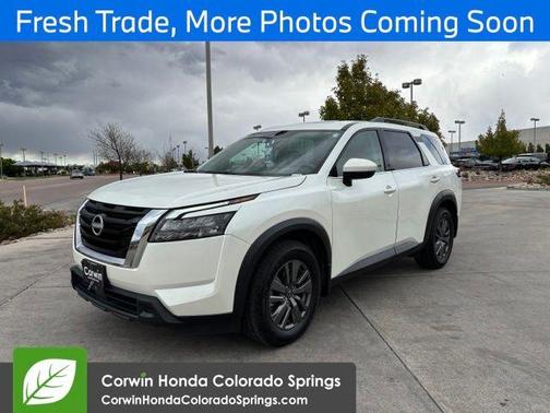 White 2024 Nissan Pathfinder SV