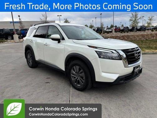 White 2024 Nissan Pathfinder SV
