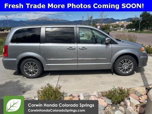 2014 Chrysler Town & Country Touring-L