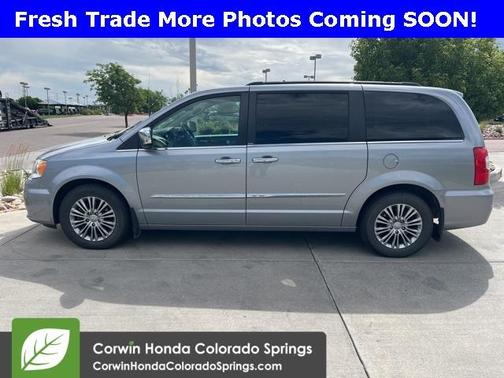 2014 Chrysler Town & Country Touring-L