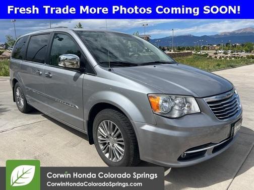 2014 Chrysler Town & Country Touring-L