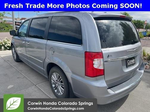 2014 Chrysler Town & Country Touring-L