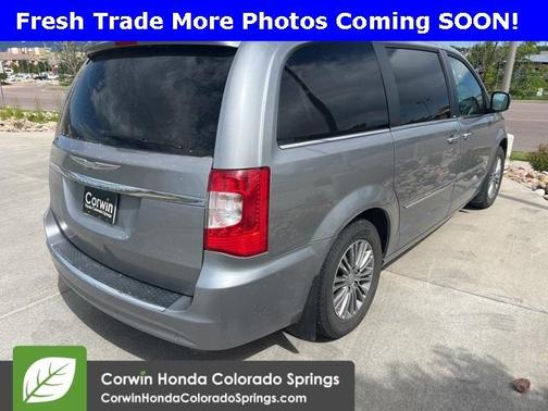 2014 Chrysler Town & Country Touring-L