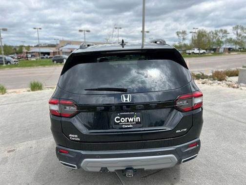 Crystal Black Pearl 2023 Honda Pilot Elite