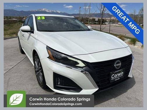 White 2023 Nissan Altima 2.5 SV