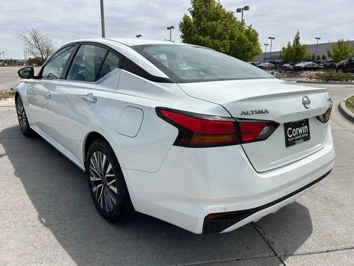 White 2023 Nissan Altima 2.5 SV