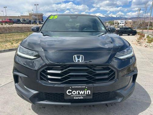 Crystal Black Pearl 2025 Honda HR-V Sport