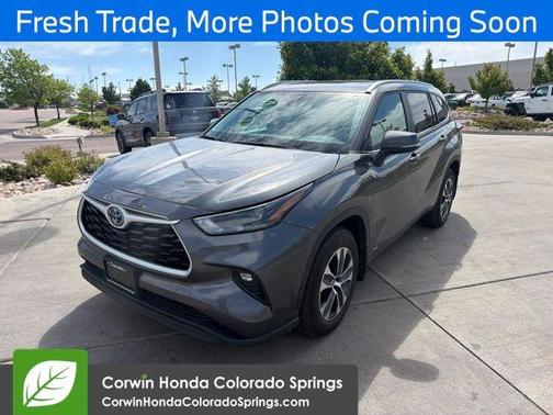Magnetic Gray Metallic 2024 Toyota Highlander Hybrid XLE