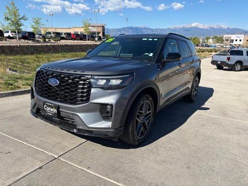 Gray Metallic 2025 Ford Explorer ST-Line