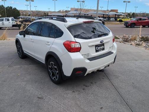 Crystal White Pearl 2017 Subaru Crosstrek 2.0i Premium