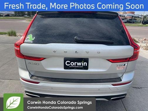 Crystal White Pearl Metallic 2019 Volvo XC60 T5 R-Design