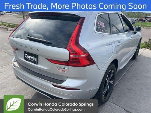 Crystal White Pearl Metallic 2019 Volvo XC60 T5 R-Design