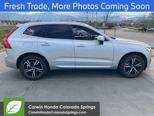 Crystal White Pearl Metallic 2019 Volvo XC60 T5 R-Design