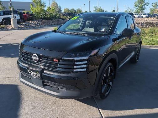 Super Black 2025 Nissan Kicks SR
