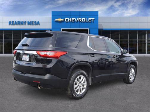 Mosaic Black Metallic 2020 Chevrolet Traverse LS