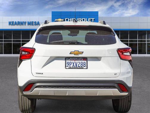 Summit White 2024 Chevrolet Trax LT