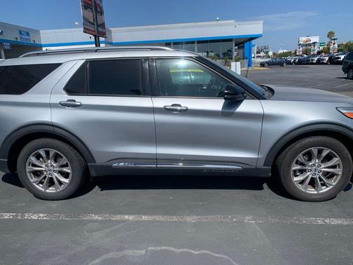Silver Metallic 2023 Ford Explorer Limited