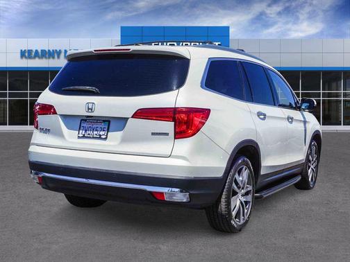 White 2017 Honda Pilot Touring