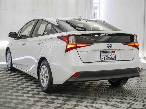 2021 Toyota Prius LE