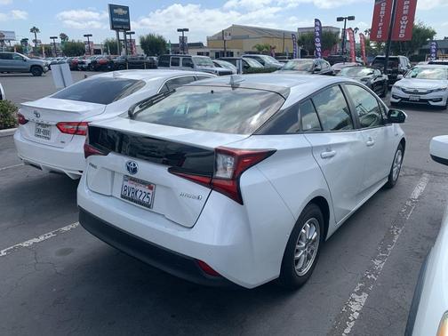 2021 Toyota Prius LE